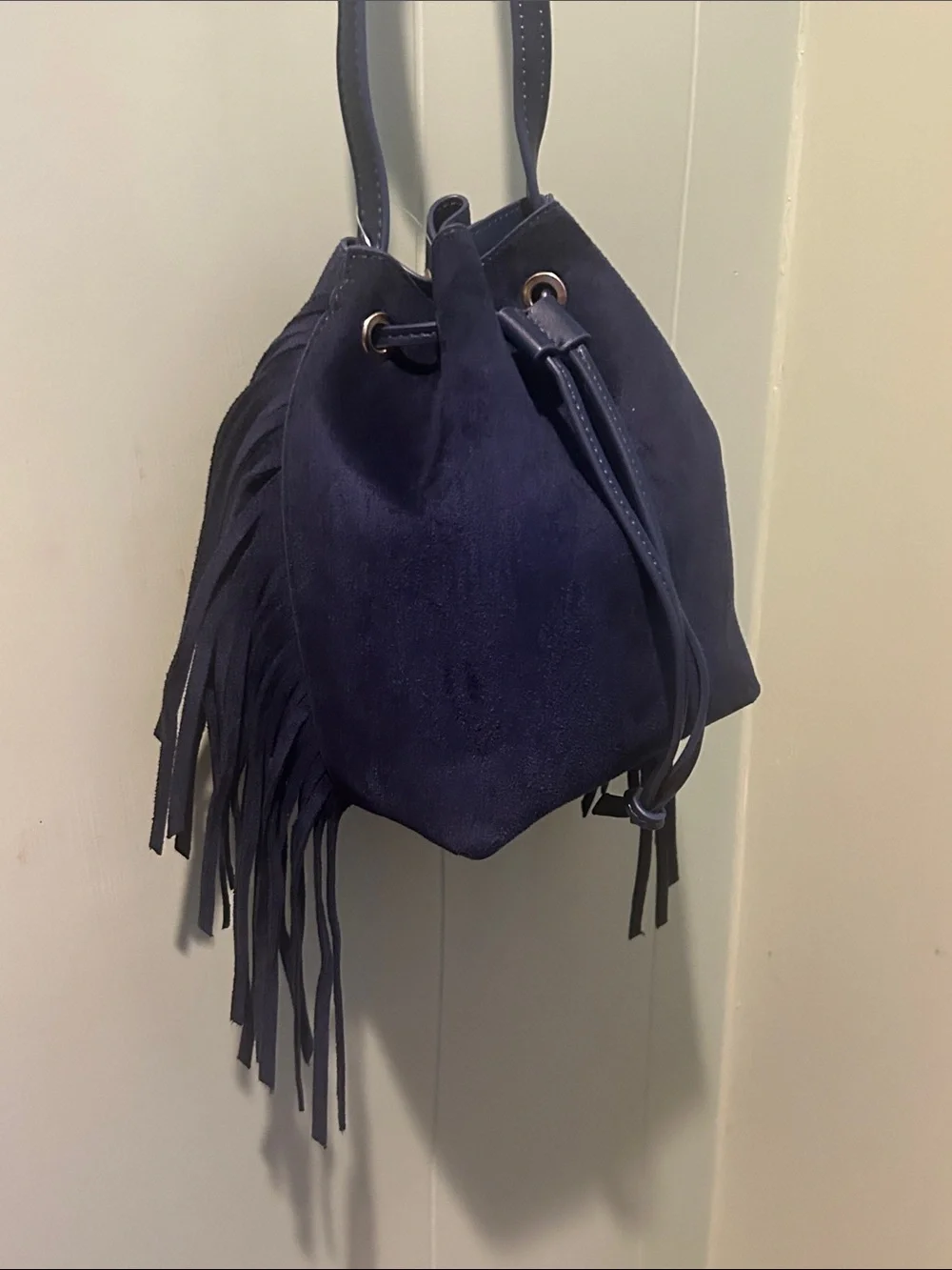Suede Fringe Drawstring Bucket Bag - Navy
